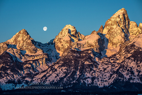 Moonset Closeup